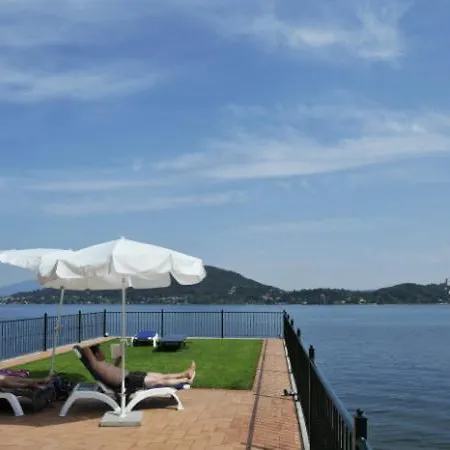 Sleeps 4 Pool Apartment