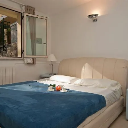 Sleeps 4 Pool Apartment
