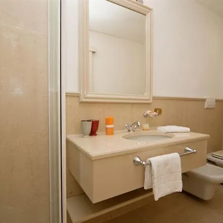 Apartment Sleeps 4 Pool Meina
