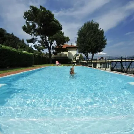 Sleeps 4 Pool *